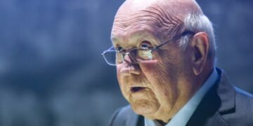 Buhari Hails Late De Klerk as ‘a Remarkable Moral Force for Change’