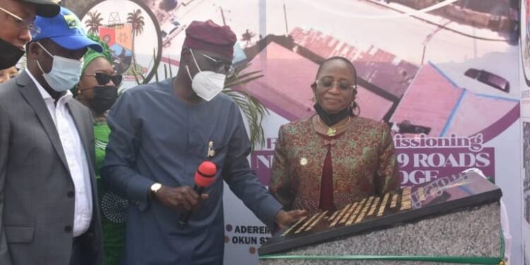 •From left, Deputy Governor, Dr Obafemi Hamzat; Gov. Babajide Sanwo-Olu of Lagos State and Special Adviser to the Governor on Works and infrastructure, Mrs Aramide Adeyoye Unveiling Network of 9 Roads with a Bridge within Soluyi Community in Kosofe Local Government Area of Lagos State on Monday (NAN Photo)