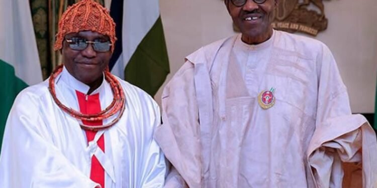 •FILE...President Muhammadu Buhari (r) and Oba Ewuare ll (l)