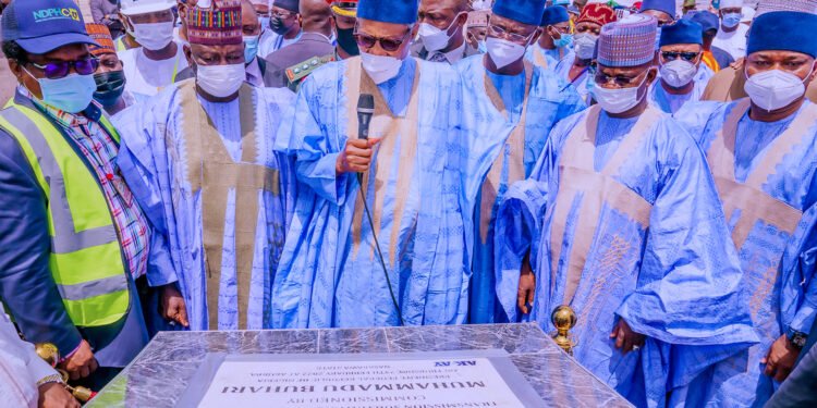 CAPTIONS

Pic 20. From left: Managing Director, Niger Delta Power Company of Nigeria, (NDPCN) Mr Chiedu Ugbo; Minister of Power, Alhaji Aliyu Abubakar; President Muhammadu Buhari; Gov Abdullahi Sule of Nasarawa; Gov Yahaya Bello of Kogi and others during the inauguration of National Integrated Power project/ TCN. Power Sub-Station, Akurba, in Nasarawa State on 
00976/24/2/2022/SH/ICE/NAN