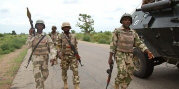 VIDEO – Travelers Stranded! Troops to the Rescue, Waste 3 Kidnappers in Gun Duel on Benin-Auchi Highway