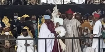 BREAKING: Lekan Balogun gets Staff of Office as 42nd Olubadan