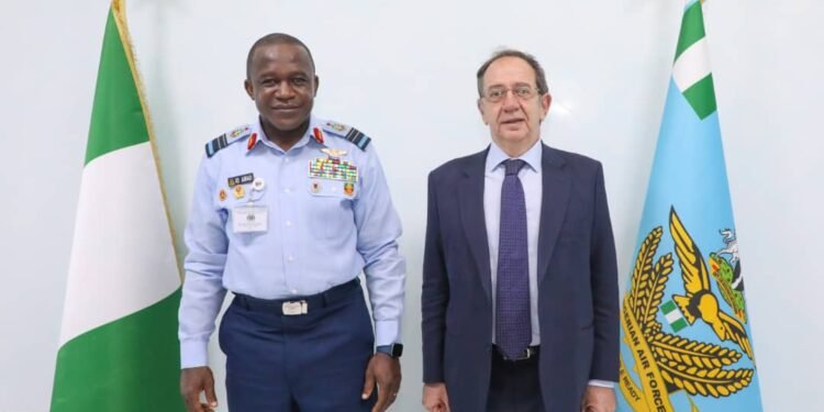 •Chief of the Air Staff (Nigeria), Air Marshal Isiaka Oladayo Amao (l) and the Spanish Ambassador to Nigeria, His Excellency, Juan Ignacio Sell (r)