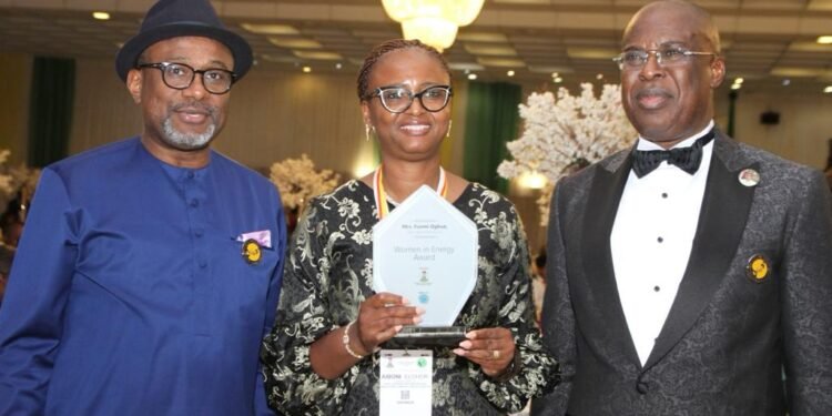 Managing Director, Shell Nigeria Exploration and Production Company, Mrs. Elohor Aiboni; flanked by the Minister of State for Petroleum Resources, Chief Timipre Sylva; and the Executive Secretary and Chief Executive Officer, Nigerian Content Development and Monitoring Board, Mr. Simbi Wabote, celebrating the emergence of Aiboni as the 2021 Women in Energy Award winner at the Gala Dinner and Award Night of the 2022 edition of the Nigeria International Energy Summit in Abuja …on Monday.
