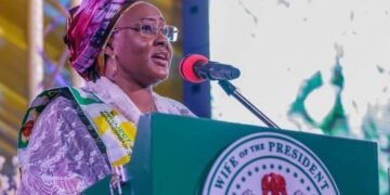 Aisha Buhari invites Tinubu, Osinbajo, Atiku, Obi, Saraki, Wike others to Dinner; Invitees attend without Phones