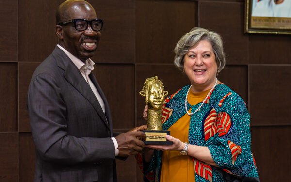 •Edo State Governor, Mr. Godwin Obaseki (left) presenting a souvenir to the United States Ambassador to Nigeria, Mary Leonard, during a courtesy visit at the Government House, Benin City, on Tuesday, May 24, 2022.