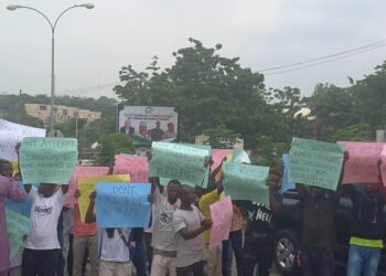 Senate 2023: Protest Rocks PDP over Exclusion of Prince Williams from FCT Primary