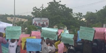 Senate 2023: Protest Rocks PDP over Exclusion of Prince Williams from FCT Primary