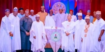 Primaries: Buhari Hosts 22 APC Senators Threatening to Join PDP