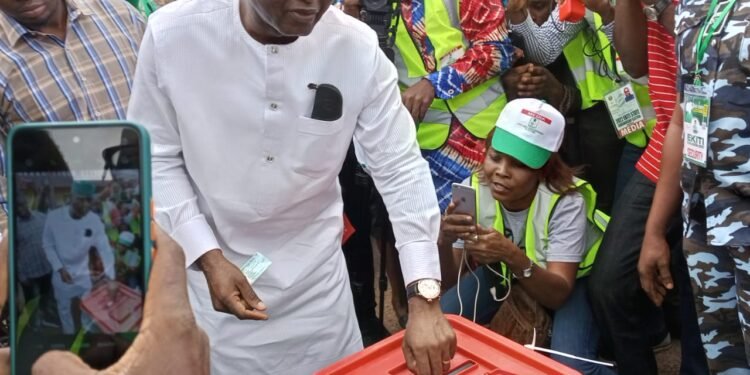 •Mr Biodun Oyebanji after casting his vote.