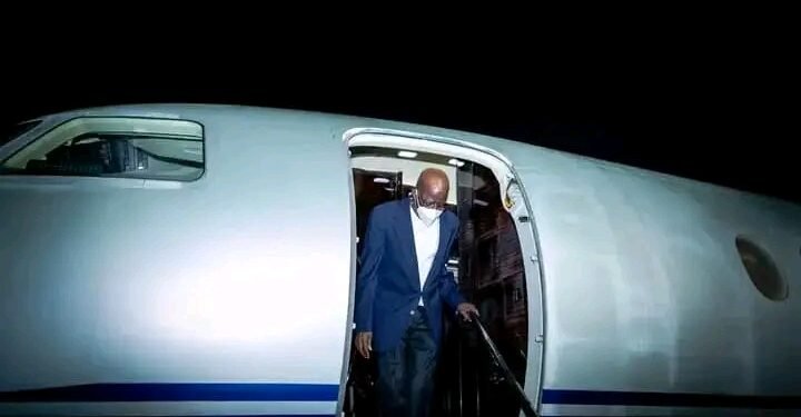 •Tinubu...stepping down from the airport this morning, July 9, 2022.

PHOTO: #BAT2023