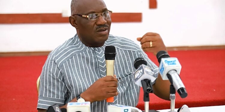 •Chief Press Secretary to Delta Governor, Mr. Olisa Ifeajika briefing journalists in Government House, Asaba on Tuesday.

*PIX: SAMUEL JIBUNOR.