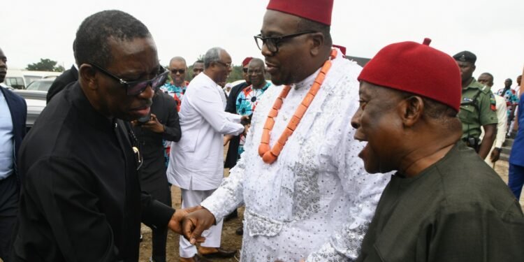 •Delta Governor and Vice Presidential Candidate of the Peoples Democratic Party (PDP), Senator Dr. Ifeanyi Okowa, being received on his arrival to the funeral service  of Senator Patrick Osakwe at Ogiliamai, Ndokwa West LGA on Friday by Hon. Ifeanyi Osakwe (son of the deceased), (2nd right), and Rear Admiral Mike Ona (rtd), a community leader, (right).

•Photo: BRIPIN  ENARUSAI