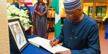 Queen Elizabeth II: Buhari Pays Condolence Visit to UK High Commission
