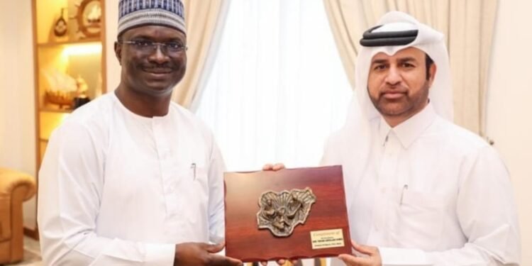 •Exchanging gift - Nigeria and Qatari reps