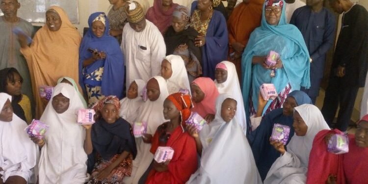 •High Level Women Advocates (HILWA), a non-governmental organisation, and the school girls at end 9f a programme in Bauchi.