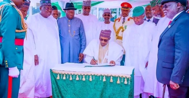 •Jonathan joins Buhari at Nigeria's 62nd Independence Day Celebration