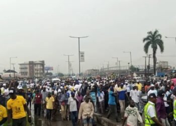 2023: MC Oluomo, Supporters Shut Down Lagos for Tinubu