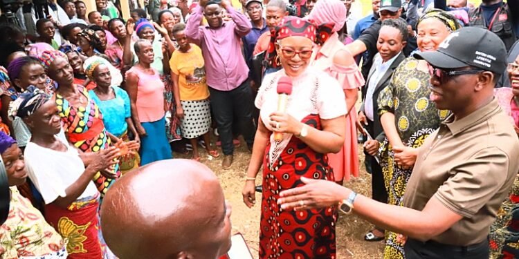 •PIX6712:Delta Governor and Vice Presidential Candidate of PDP, Senator (Dr.) Ifeanyi Okowa (right) and his wife, Edith, interacting with flood victims at IDPs' Camp at Ewulu Mixed Grammar School, Ewulu, Aniocha South Local Government Area on Tuesday. PIX: SAMUEL JIBUNOR