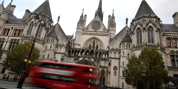 •A general view of the Royal Courts of Justice, more commonly known as the High Court, November 2, 2020. REUTERS/Toby Melville/File Photo
