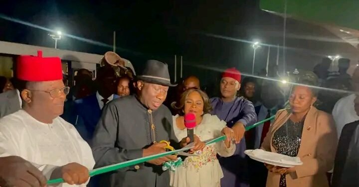 •Former President Goodluck Jonathan, cutting the tape to Inaugurate a Flyover bridge in Abakaliki, Thursday night, 22. 12. 2022.  •PHOTO: GEJ/FB