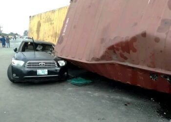 PHOTO |  1 Killed as 40-ft Container Falls on Vehicles in Lagos