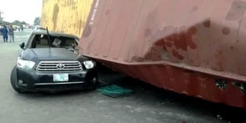 PHOTO |  1 Killed as 40-ft Container Falls on Vehicles in Lagos