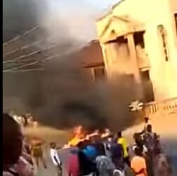 Osun: Angry Youths Set Ablaze Iree Oba’s Palace