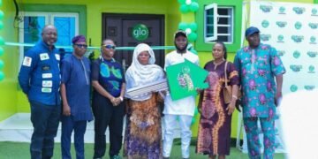 With Glo, They Know it’s Christmas