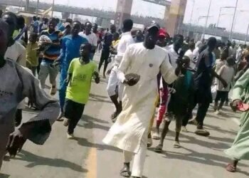 Update PMB! Youths Protest in Kano as Buhari Commissions Projects