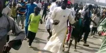 Update PMB! Youths Protest in Kano as Buhari Commissions Projects