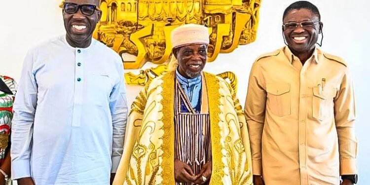 •L-R: Edo State Governor, Mr. Godwin Obaseki; Otaru of Auchi, HRH, Alhaji Aliru Momoh, Ikelebe III and the Edo State Deputy Governor, Rt. Hon. Comrade Philip Shaibu, during a visit to the palace of the Otaru of Auchi ahead of the PDP’s Edo North Senatorial campaign in Auchi, Etsako West Local Government Area of Edo State.