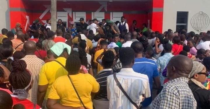 •A typical Nigerian ATM queue