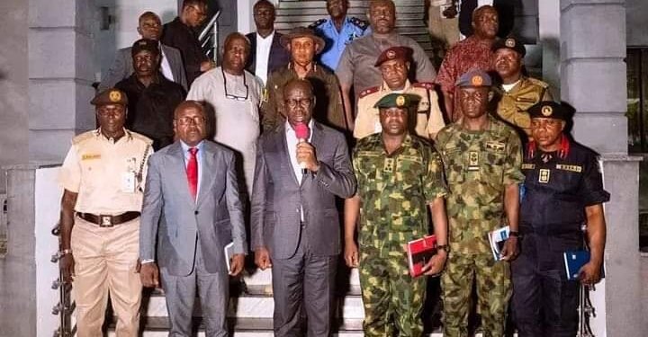 •Governor Godwin Obaseki with heads of security agencies in Edo state at the Government House, Edo State, following Wednesday's violence from protests against CBN cashless policy and naira scarcity in the state.