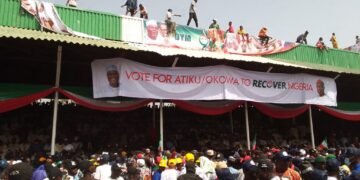 2023: Mammoth Crowd Receive Atiku in Adamawa