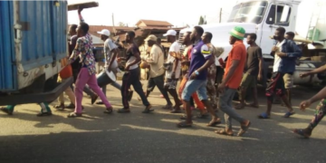 Ondo Protesters Block Ore-Benin Expressway over Naira Scarcity