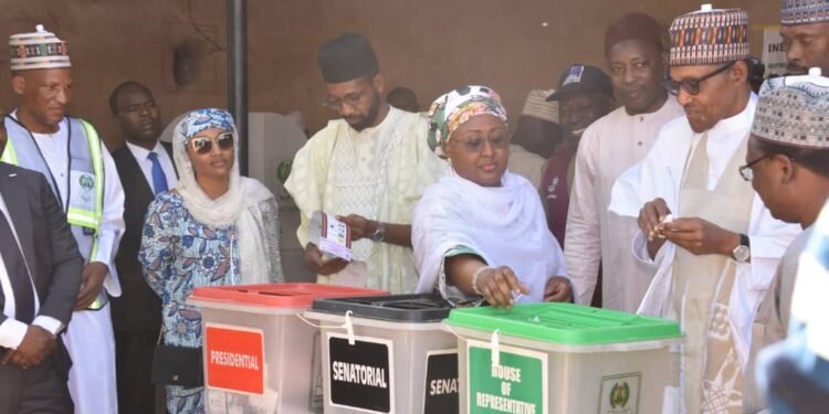 *First Lady Aisha Buhari casts her vote ...25-02-2023