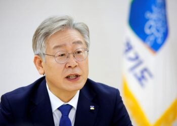 Official: Former Aide Urged South Korean Opposition Leader, Lee, to Leave Politics in Suicide Note