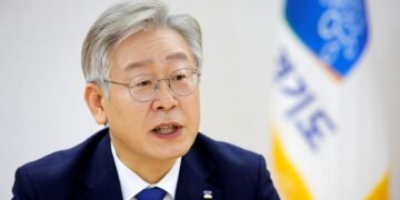 Official: Former Aide Urged South Korean Opposition Leader, Lee, to Leave Politics in Suicide Note