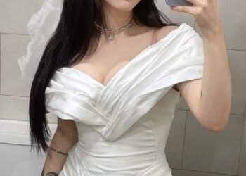 Woman Considers Divorce after Marrying Self for One Day