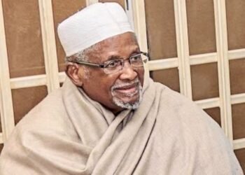 Buhari Condoles with Aminu Dantata over Wife’s Death in Makkah | METROWATCH