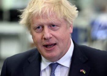 BBC Chairman Resigns over Loan to Boris Johnson | METROWATCH