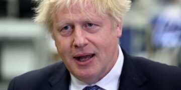 BBC Chairman Resigns over Loan to Boris Johnson | METROWATCH