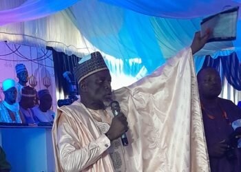 JAMB Registrar, Is-haq Oloyede, Harasses Journalists at Bola Ajibola’s Fidau Prayer | METROWATCH