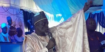 JAMB Registrar, Is-haq Oloyede, Harasses Journalists at Bola Ajibola’s Fidau Prayer | METROWATCH