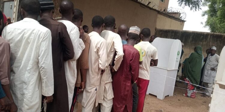 *Voters on the queue for the Sokoto supplementary election