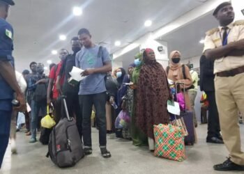 Sudan Crisis: Dangote, MTN Donate N100,000 Cash, N25,000 Airtime, 1.5gb Data to Nigerian Returnees | METROWATCH