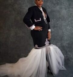 PHOTOS | Serena Williams Unveils Baby Bump At 2023 Met Gala | METROWATCH