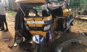 PHOTOS | One Dies as Car Crushes Tricycle Conveying Family of 4 | METROWATCH