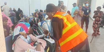 PHOTOS | 424 Nigerian Evacuees from Sudan Arrive Abuja | METROWATCH